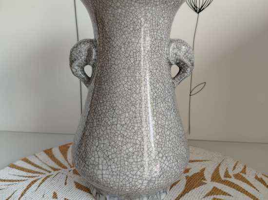 Vase en céramique craquelé avec poignées têtes d'éléphants TTBE+++++SUP